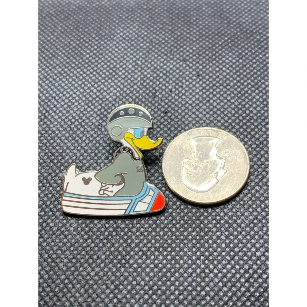 2007 Donald Duck Space Mountain Disney pin Ride vehicle WDW Hidden Mickey
